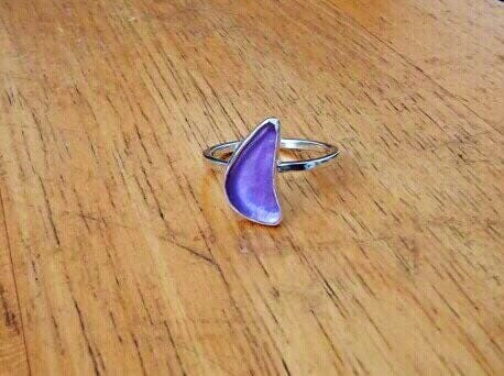 Sea glass ring, purple ring, beach comer gift, Beach glass jewelry, birthday day gift for her, vacay memories, pinky ring
