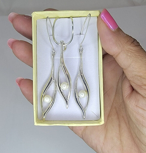 Pea pod necklace set, Seed, growth, Pearl pendant, science present, botanical gardener, nature, growth, peas in a pod, close gift,birthstone